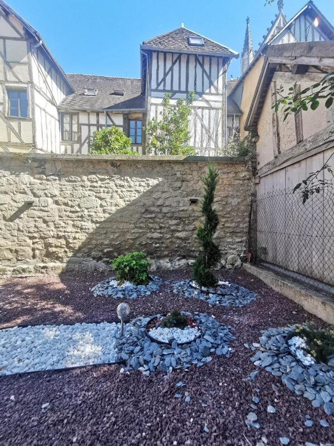 Le Spa De La Cathedrale - Jacuzzi - Sauna - Champagne - Netflix - Wifi Troyes Bagian luar foto