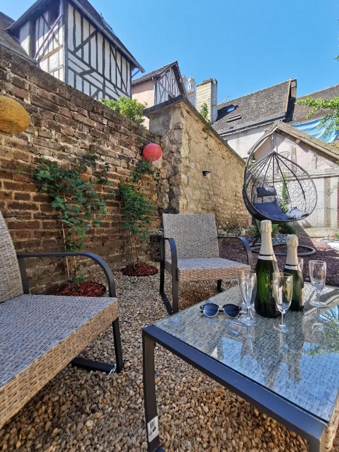 Le Spa De La Cathedrale - Jacuzzi - Sauna - Champagne - Netflix - Wifi Troyes Bagian luar foto