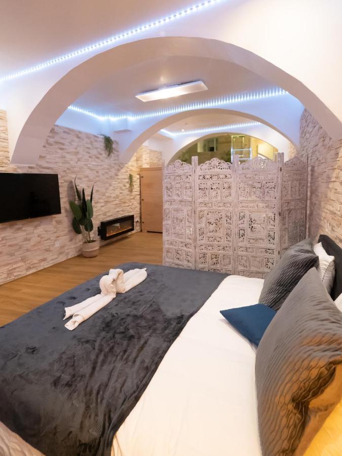 Le Spa De La Cathedrale - Jacuzzi - Sauna - Champagne - Netflix - Wifi Troyes Bagian luar foto